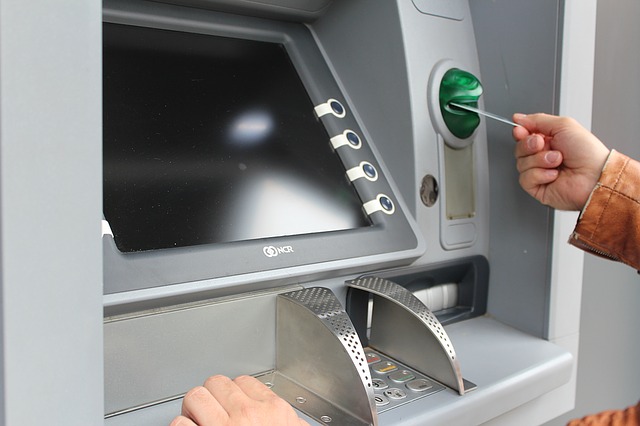 Uważajcie na bankomaty - klejące pułapki w Hadze