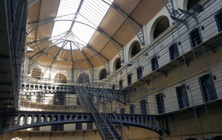 Niderlandzkie więzienia świecą pustkami