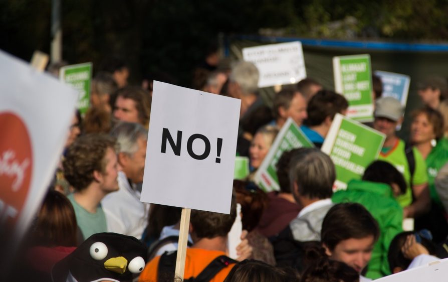 Pierwszy dzień nowego rządu i pierwsze protesty