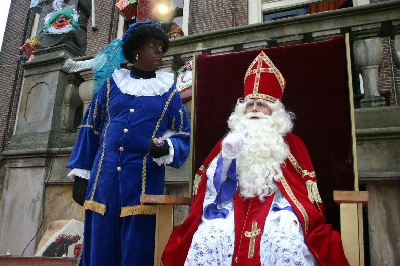 Mikołaj pozbywa się Czarnego Piotrusia w Volendam