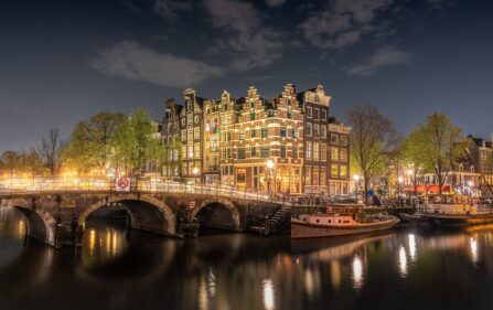 Amsterdam zamyka się na część turystów