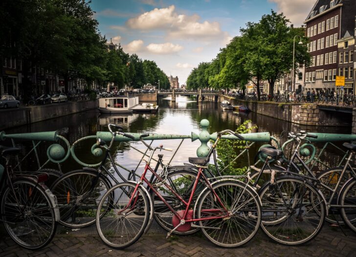 Co zwiedzić w Amsterdamie — sprawdź i zakochaj się w stolicy Holandii