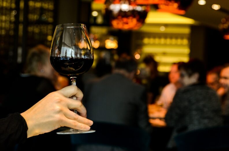 Holendrzy nie stronią od alkoholu, piją aż 112 razy w roku