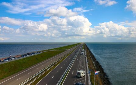 Potężne problemy drogowe na Afsluitdijk