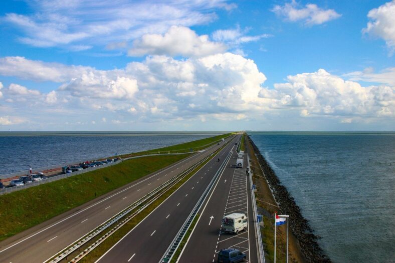 Potężne problemy drogowe na Afsluitdijk