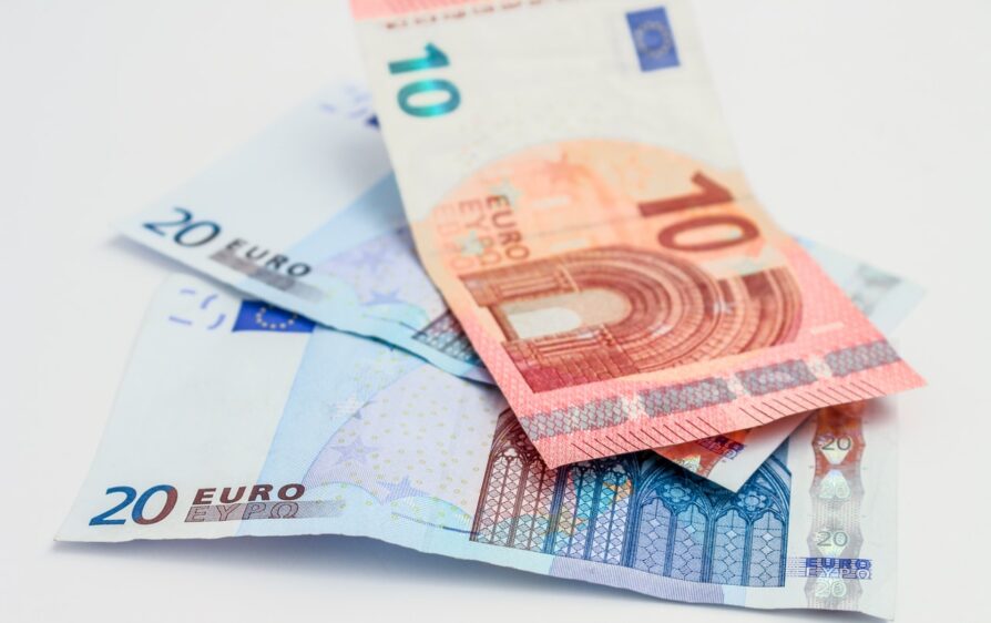 Kantor wymiany walut w Holandii – gdzie można wymienić złotówki na euro?
