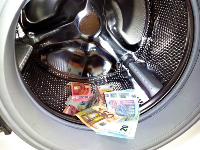 Rodzinne pranie… pieniędzy