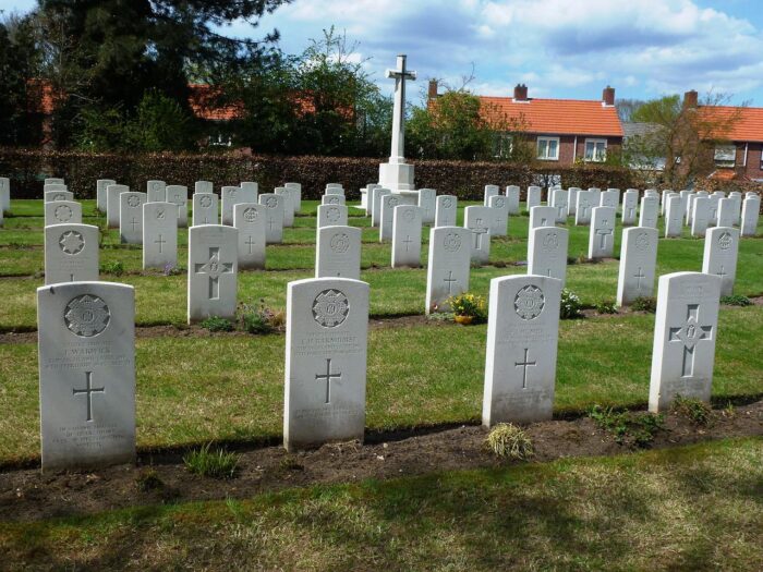 Dzień Pamięci w Holandii – szacunek i polityka i zdewastowany cmentarz