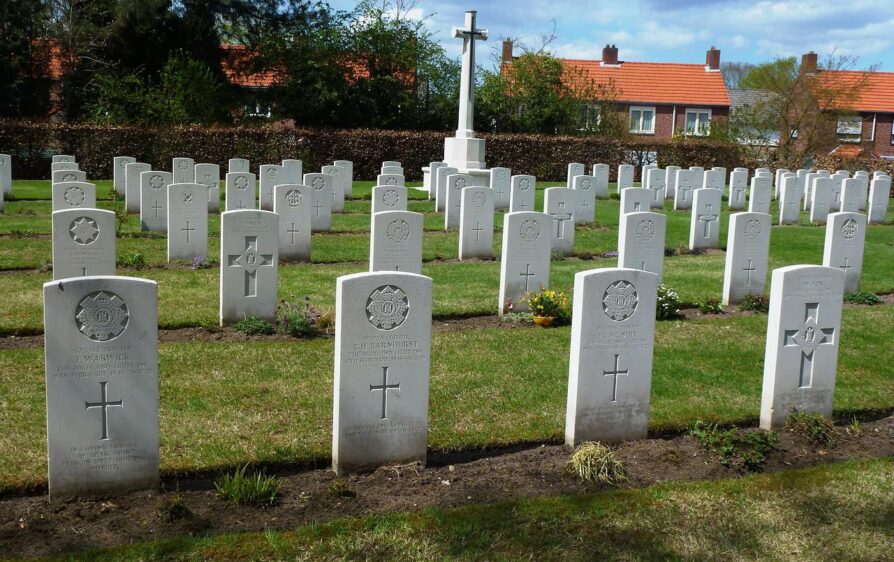 Dzień Pamięci w Holandii – szacunek i polityka i zdewastowany cmentarz