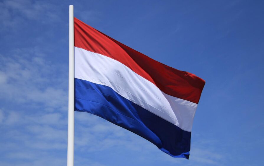 władze Zuid-Holland chcą usunąć flagi