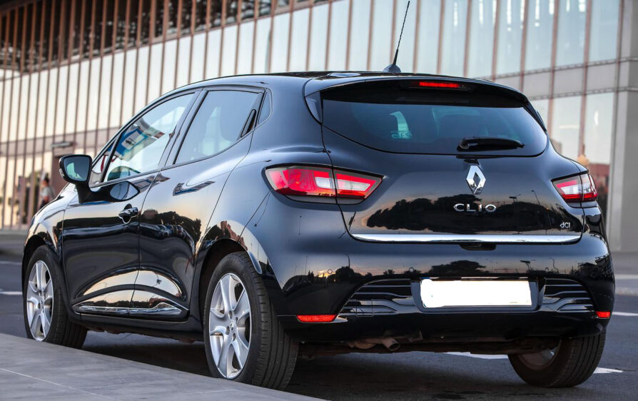 Renault Clio uratowało życie Belga