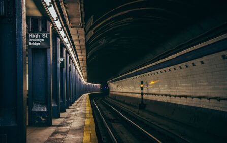 Tragedia w Brukseli, mężczyzna ginie zmiażdżony przez żaluzję w metrze