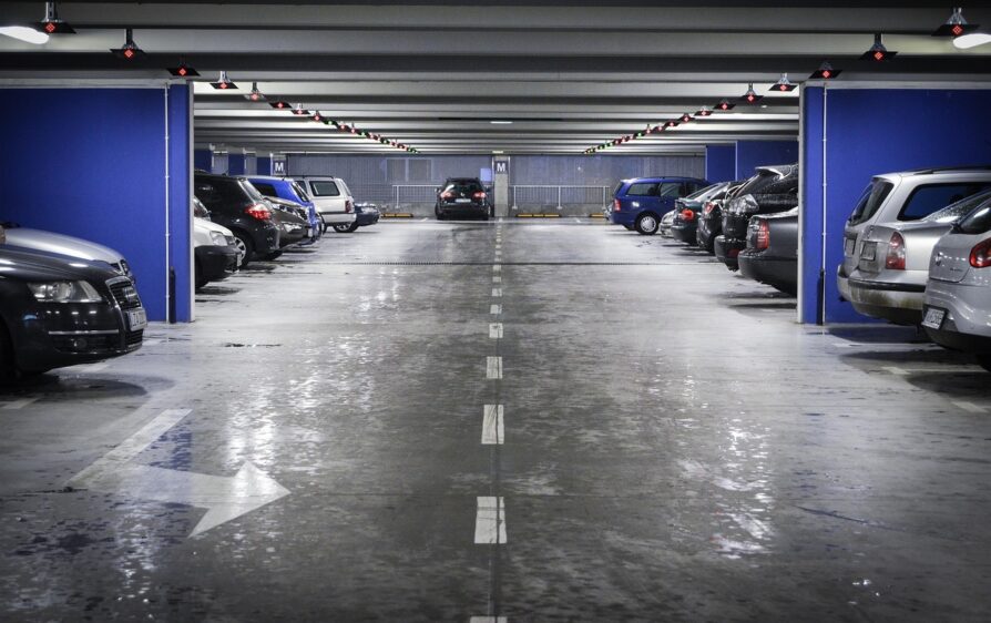 Parking pułapką dla ponad 40 pojazdów