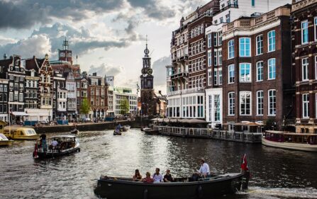 Amsterdam podnosi podatki dla odwiedzających miasto
