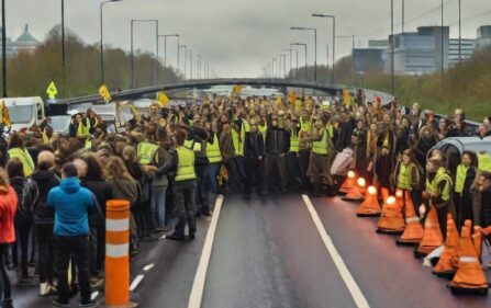 Aktywiści z XR zablokowali A10 w Dzień Króla