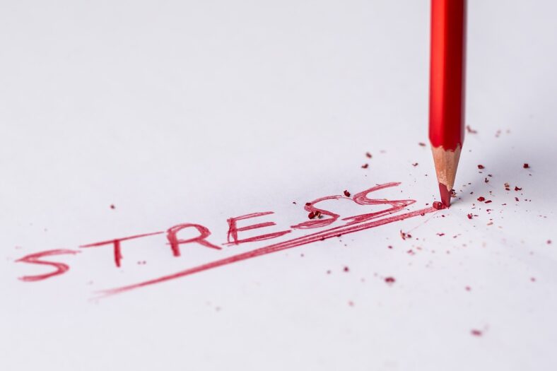 Stres i strach powodują coraz więcej absencji w pracy