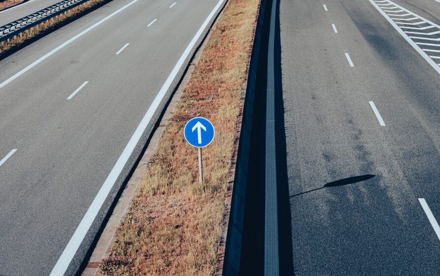 Jazda prawym pasem w Holandii - czy wolno?
