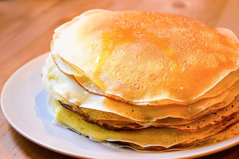 Pannenkoekenboot taranuje nabrzeże, wiele osób jest rannych