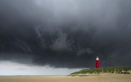 Policja znajduje kolejne paczki na plażach