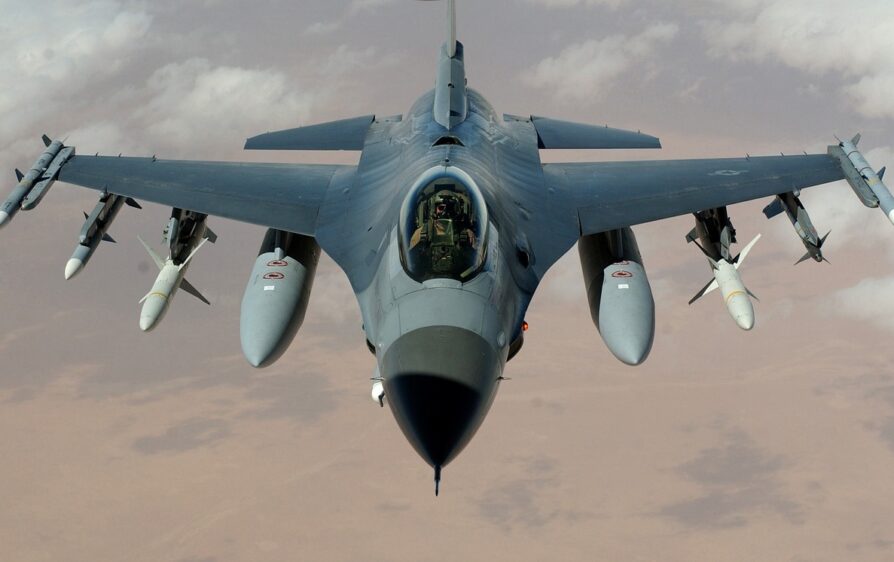 Ostatni holenderski F-16 leci na Ukrainę