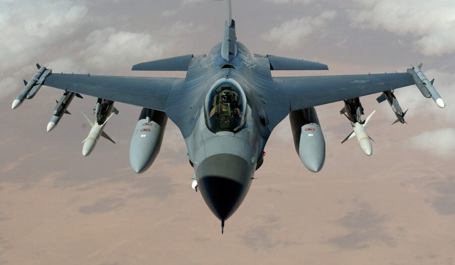 Ostatni holenderski F-16 leci na Ukrainę