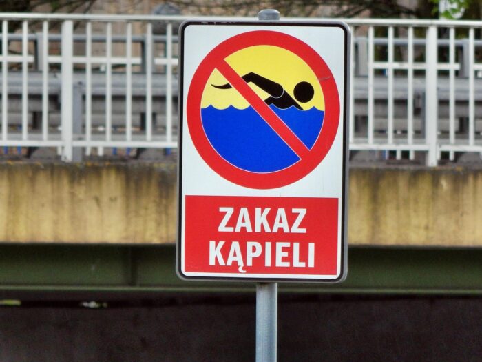 Śmiertelnie niebezpieczna, toksyczna piana nad morzem