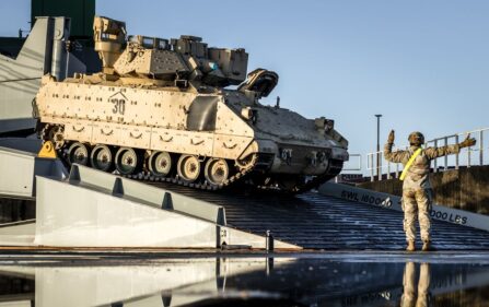 Pociągi wojskowe dostaną pierwszeństwo przed pasażerskimi – powodem rosnące zagrożenie