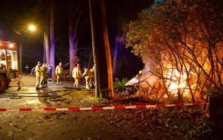 Auto w płomieniach. Dwie osoby nie żyją.