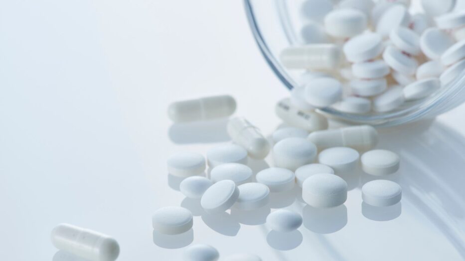 Skutki sprzedaży fałszywych leków groźniejsze niż sądzono. Co najmniej 13 ofiar śmiertelnych.