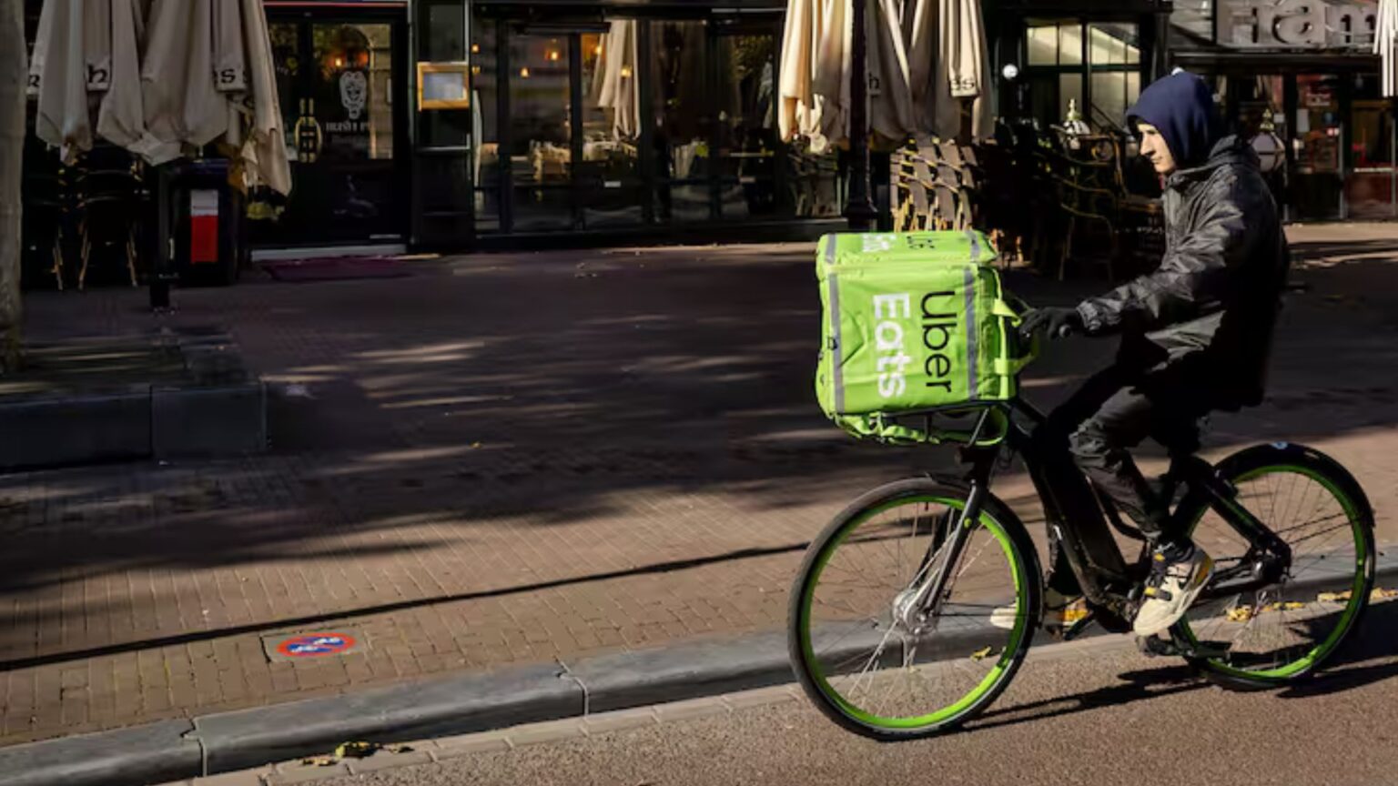 Uber Eats może zostać zamknięty w Amsterdamie. Inspekcja Pracy mówi ...