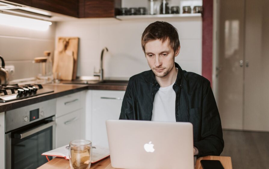 Uwaga samozatrudnieni! Od 2026r. Administracja Podatkowa i Celna w Holandii zaostrza kontrole.