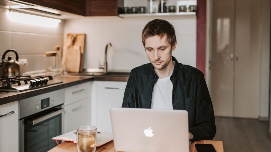 Uwaga samozatrudnieni! Od 2026r. Administracja Podatkowa i Celna w Holandii zaostrza kontrole.