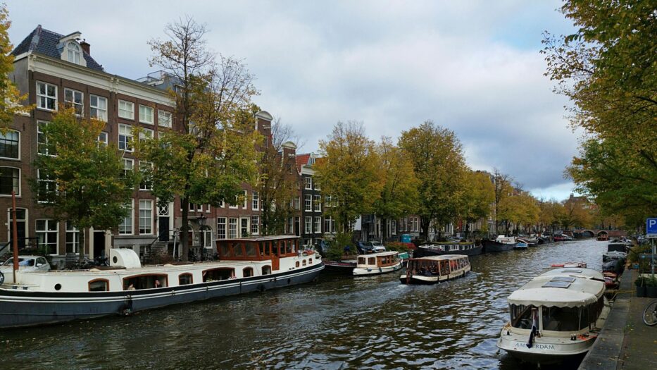 Ciało znalezione w wodzie przy Hobbemakade w Amsterdamie
